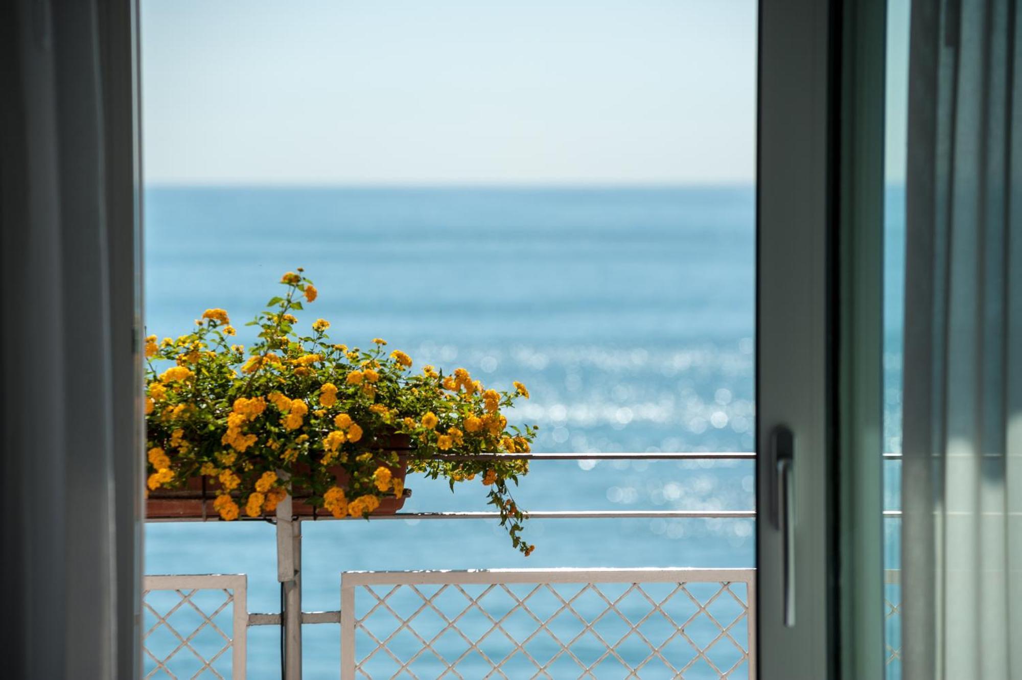Hotel Panorama Maiori Bagian luar foto